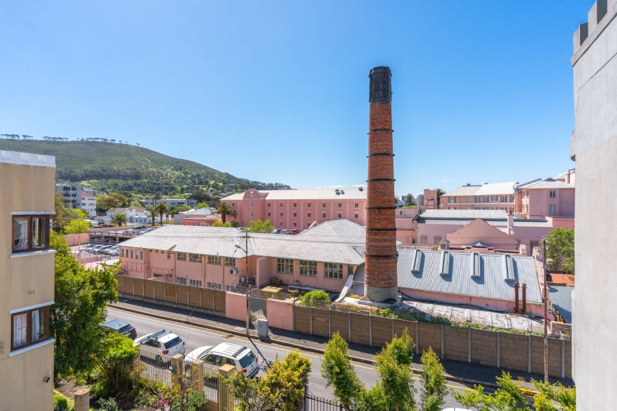 2 Bedroom Property for Sale in Gardens Western Cape